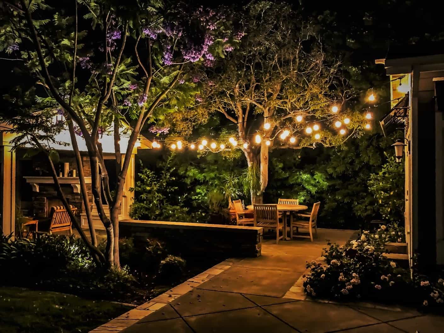 Đèn chiếu sáng cho khu vườn trên sân thượng